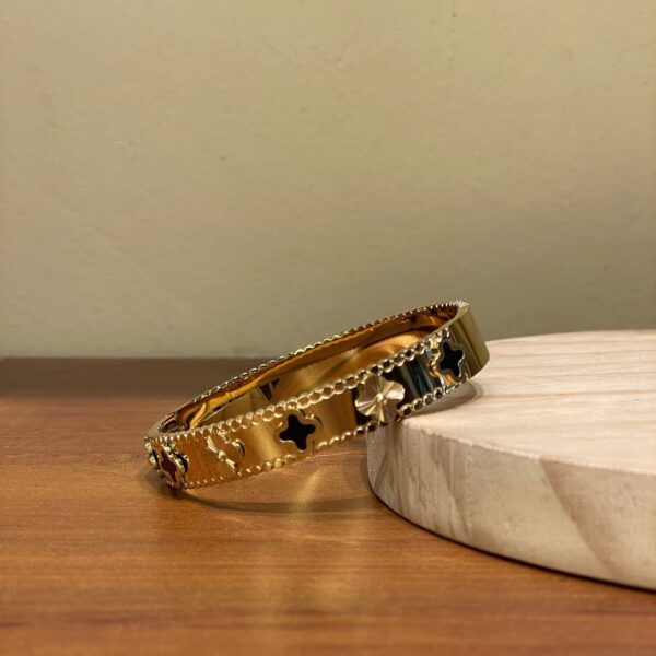 18k gold plated on 316L Stainless steel Clover alter color