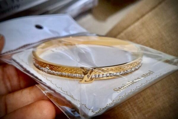 Matt front finish 18K dupe Louis Double lock Bracelet-Antitarnish - Image 2