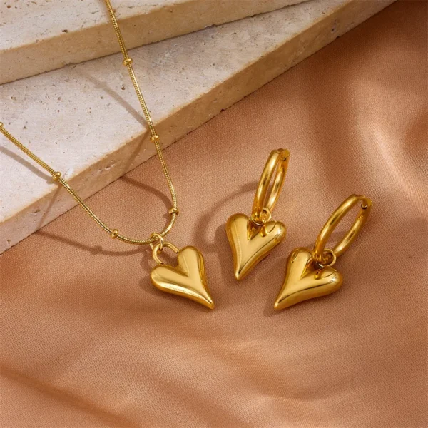 Titanium Steel 18K Gold Plated Classic Style Inlay Heart Shape Jewelry Set