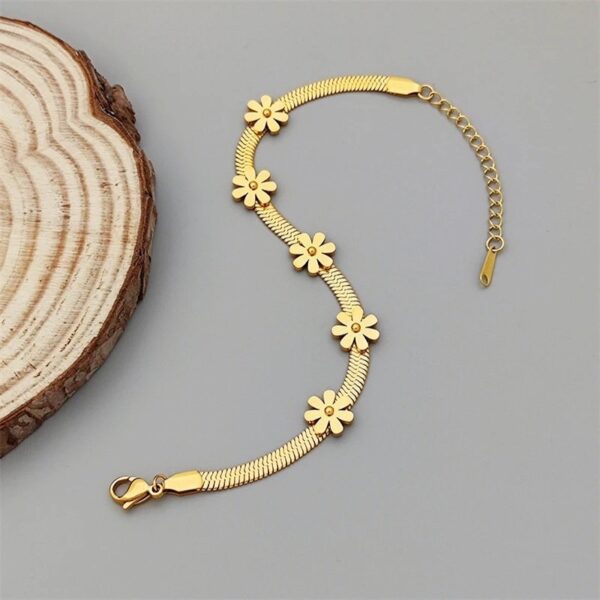 Flower chain 18k gold plated on stainless steel bracelet - Image 2