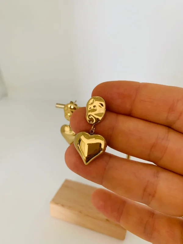 18K gold plated Hammered on 316L stainless steel heart earring - Image 3