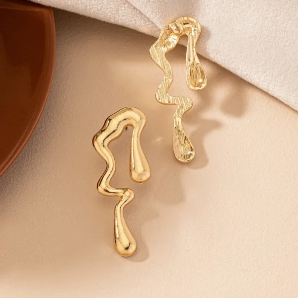 Elegant Simple Style Geometric Ferroalloy Ear Studs - Image 4