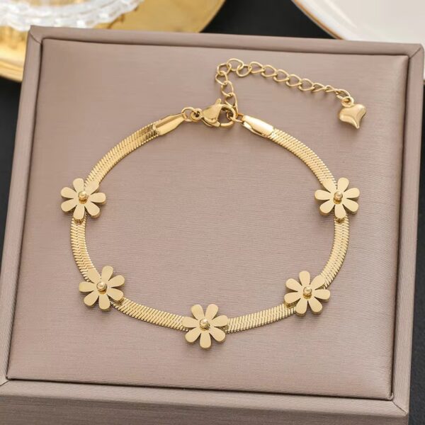 Flower chain 18k gold plated on stainless steel bracelet - Image 3
