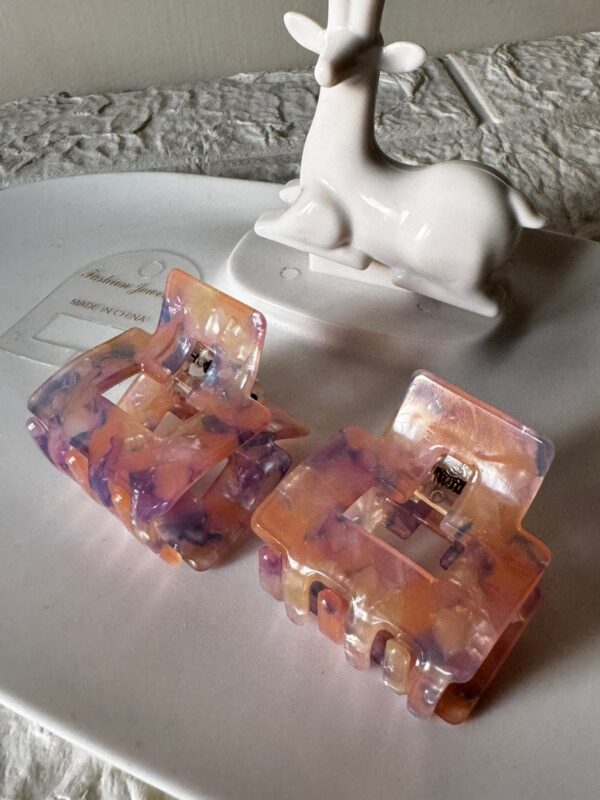 1 piece marble pattern premium quality holographic Korean hairclip - Image 4