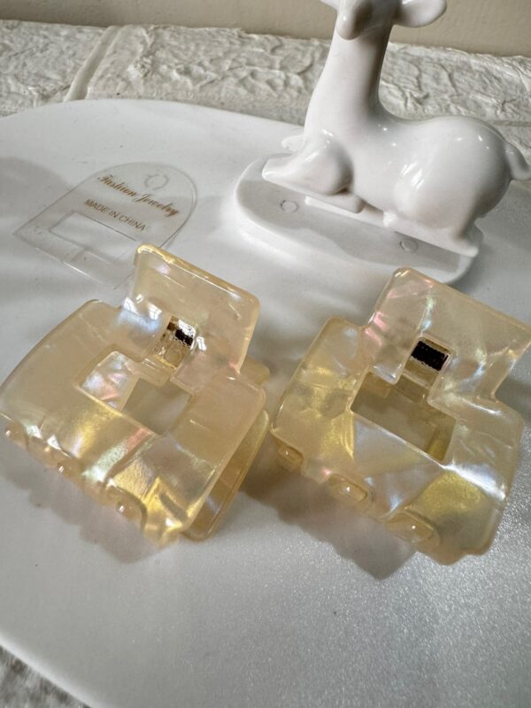 1 piece marble pattern premium quality holographic Korean hairclip - Image 2