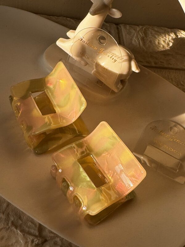 1 piece marble pattern premium quality holographic Korean hairclip - Image 2
