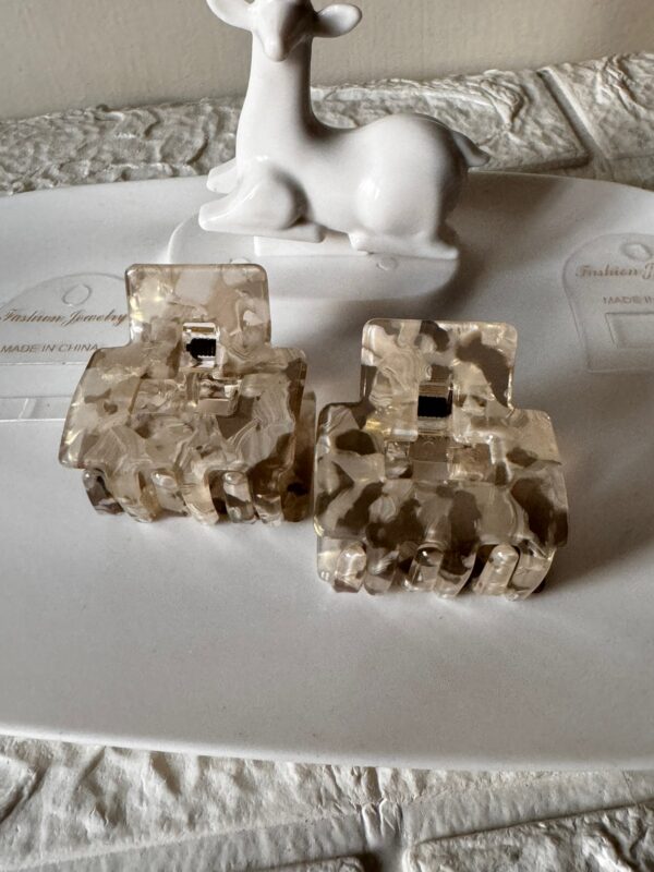1 piece marble pattern premium quality holographic Korean hairclip - Image 3