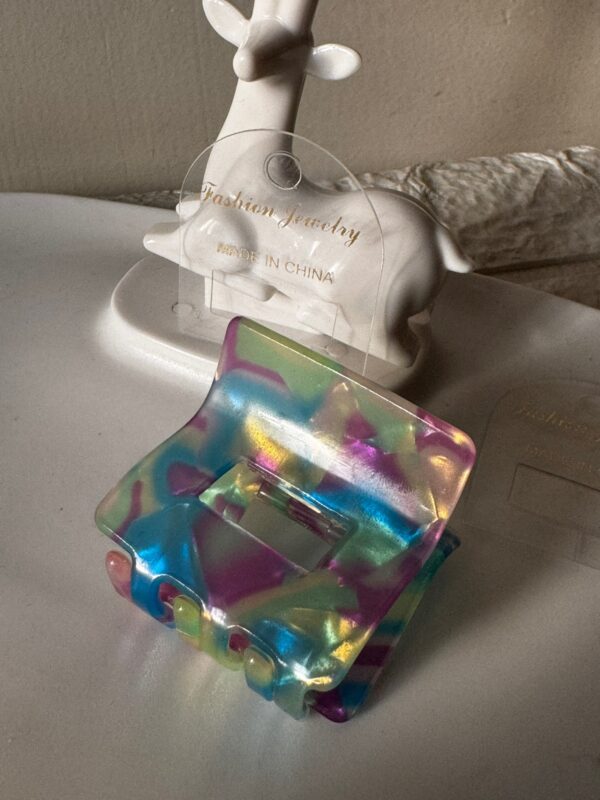 1 piece marble pattern premium quality holographic Korean hairclip - Image 2
