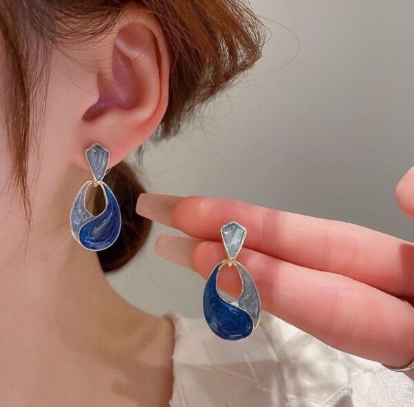 Grey and blue enamel earring - Image 2