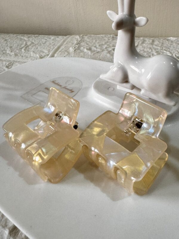 1 piece marble pattern premium quality holographic Korean hairclip - Image 3