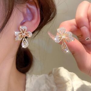 Zircon 4 petals fancy night glow earrings