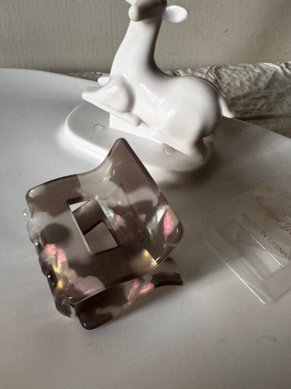 1 piece marble pattern premium quality holographic Korean hairclip - Image 2