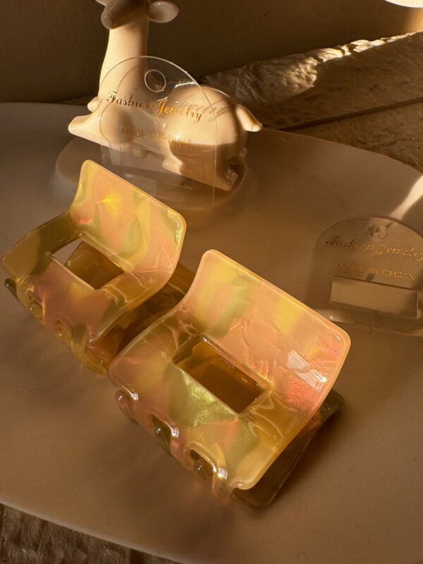 1 piece marble pattern premium quality holographic Korean hairclip - Image 3