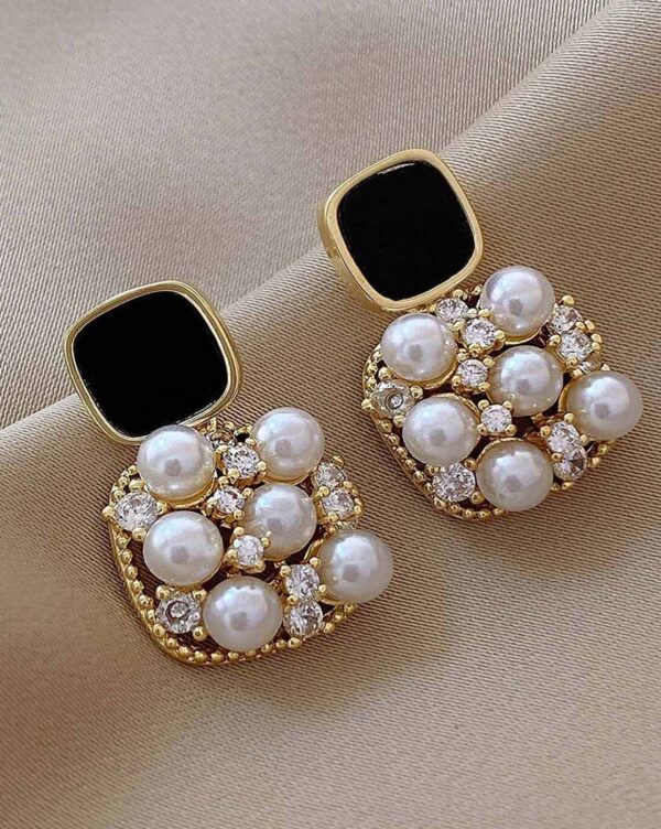 Princess pearl earrings - Image 2