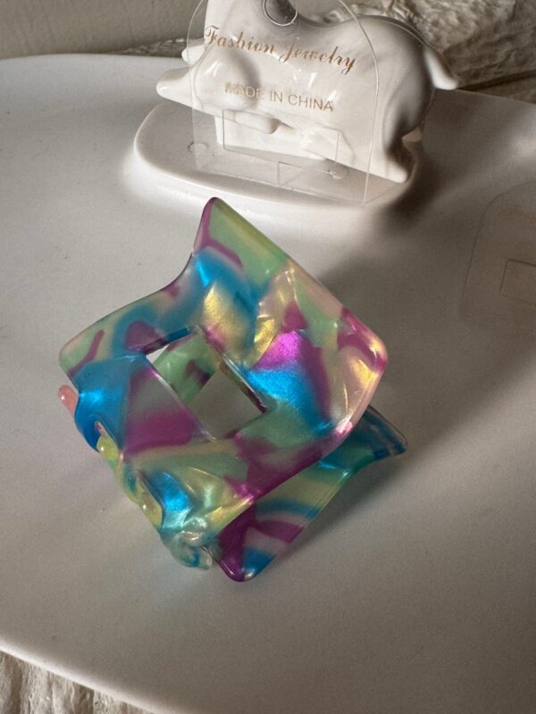 1 piece marble pattern premium quality holographic Korean hairclip - Image 3