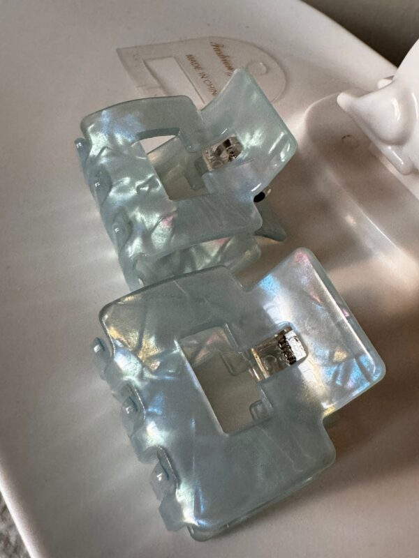 1 piece marble pattern premium quality holographic Korean hairclip - Image 3