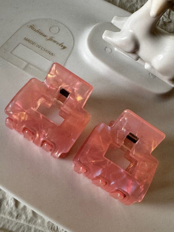 1 piece marble pattern premium quality holographic Korean hairclip - Image 3