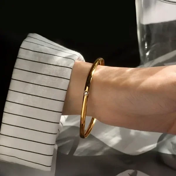 18K gold plated on 316L stainless steel Square Bangle type - Image 2