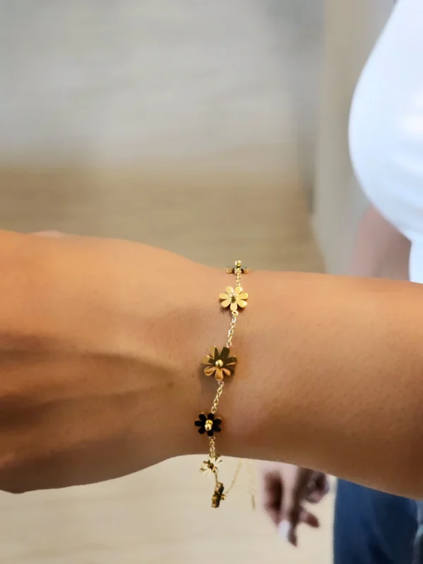 Antitarnish tiny flower 18k gold chain bracelet