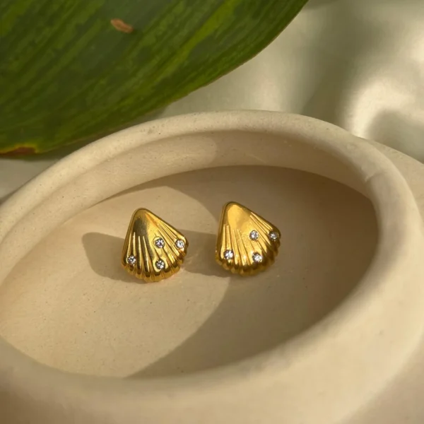 18k Gold plated on stainless steel shell Antitarnish stud - Image 2
