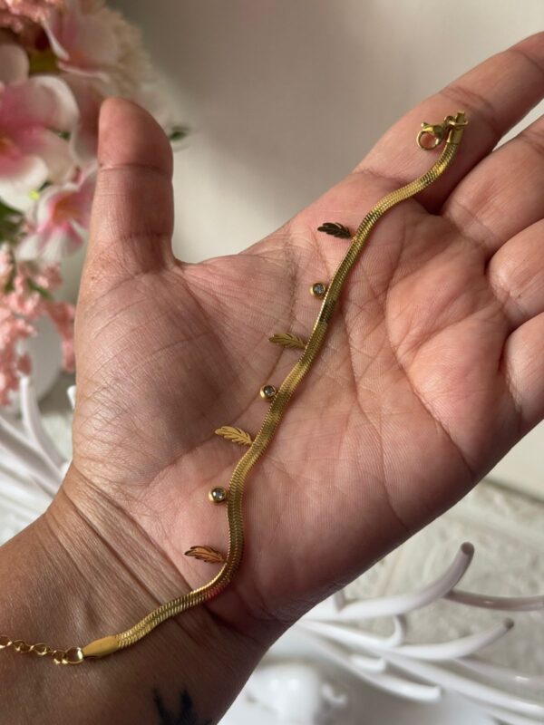 Antitarnish premium quality stainless steel leaf Mini bar chain bracelet - Image 2