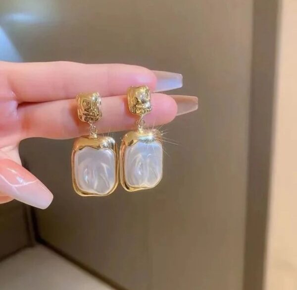 White stone marble statement earring