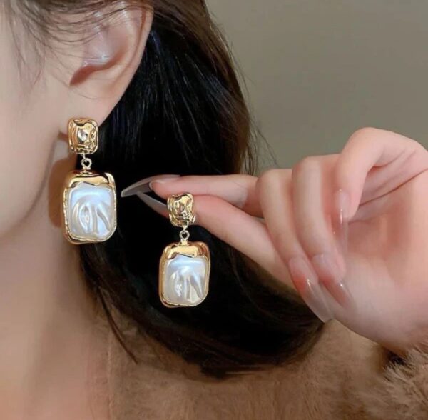 White stone marble statement earring - Image 2