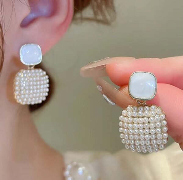 Ultra mini white pearl earring - Image 2