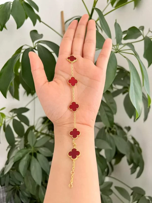Antitarnish premium quality stainless steel Red clover chain bracelet - Image 2