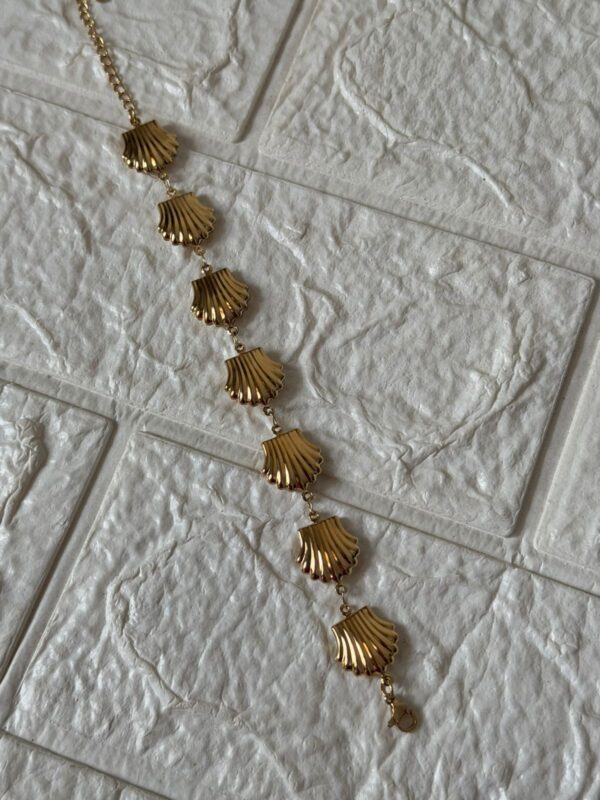 18k gold plated on stainless steel Sounded Shell chain bracelet - Image 2