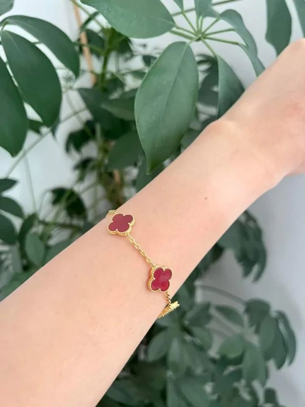 Antitarnish premium quality stainless steel Red clover chain bracelet - Image 3