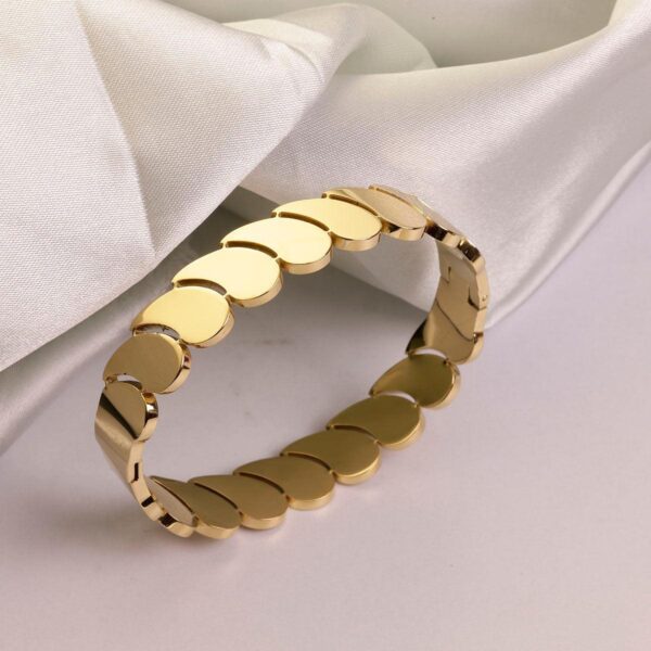 18k gold plated closed tear drop Antitarnish stainless steel bracelet - Image 3