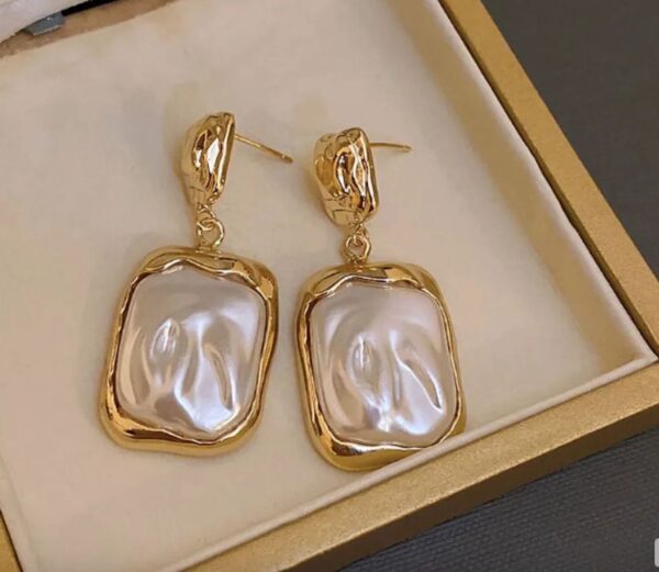 White stone marble statement earring - Image 3