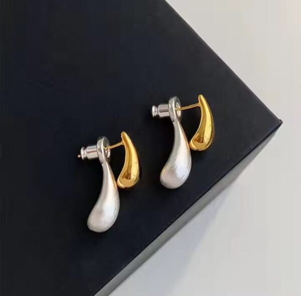 Double side stud Golden and White shade - Image 3