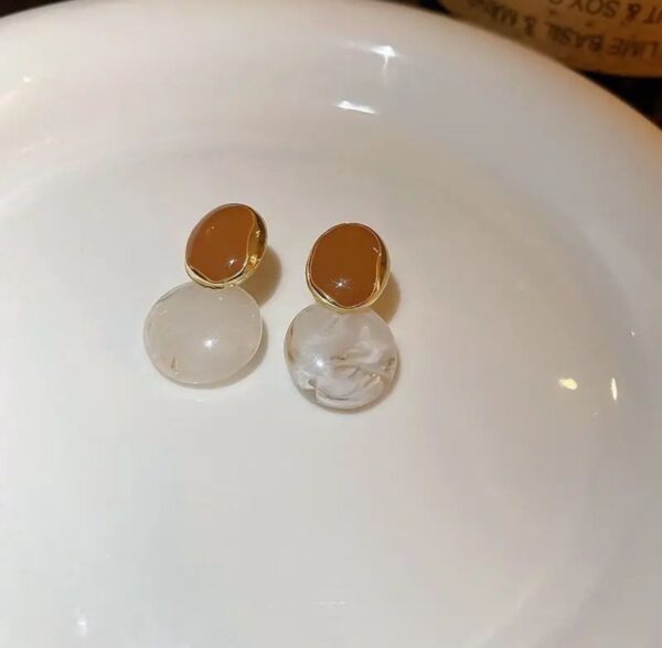 Brown and half white marble earrings - Image 4