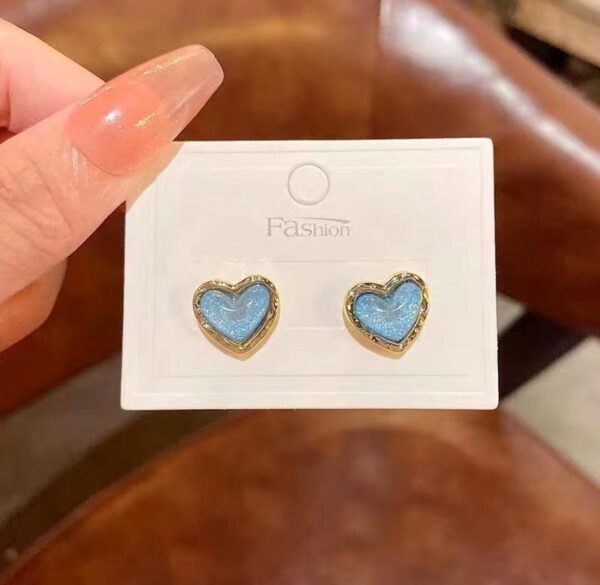 Glitter blue heart stud - Image 4
