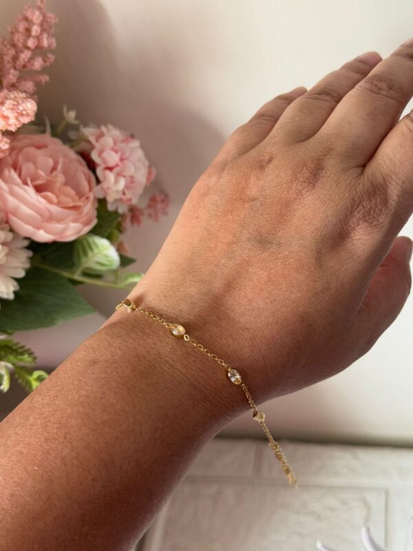 18k gold plated on stainless steel minimal Oval stone chain bracelet - Image 4
