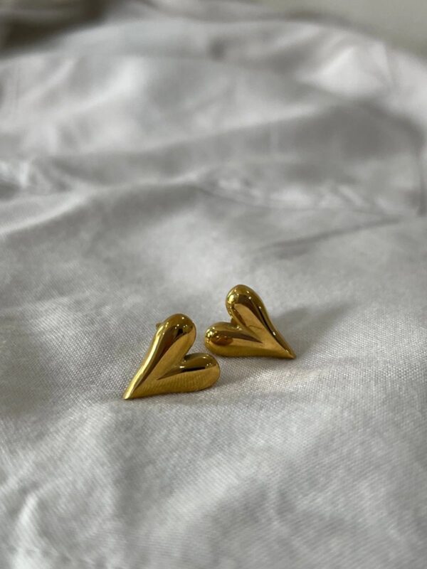 18k Gold plated on stainless steel Heart mini Antitarnish stud