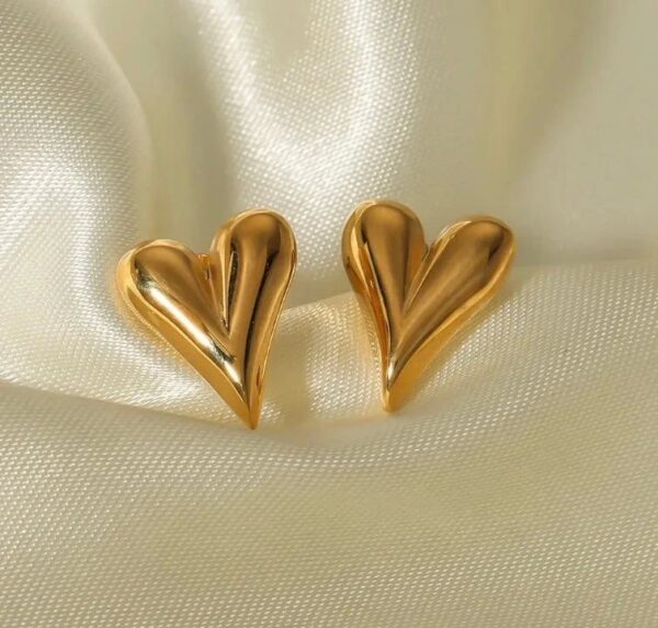 18k Gold plated on stainless steel Heart mini Antitarnish stud - Image 4