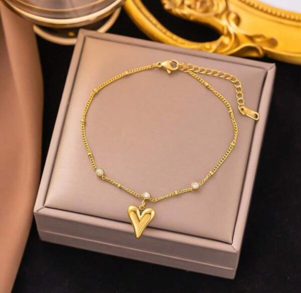 18k gold plated on stainless steel center heart chain bracelet - Image 3