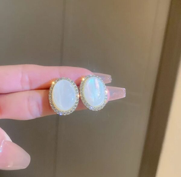 Monalisa/ opal high trend Korean stud - Image 3