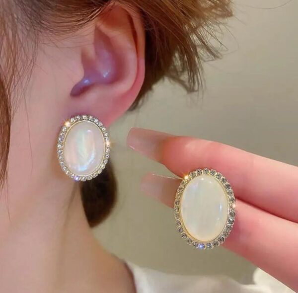 Monalisa/ opal high trend Korean stud - Image 4