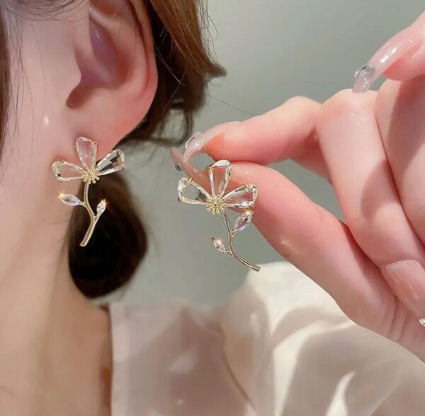 Glass flower premium quality Korean earrings - Image 2