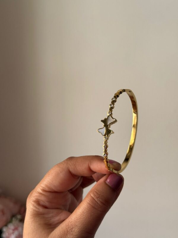 Butterfly minimal 18k gold plated on Stainless Steel anti tarnish bracelet