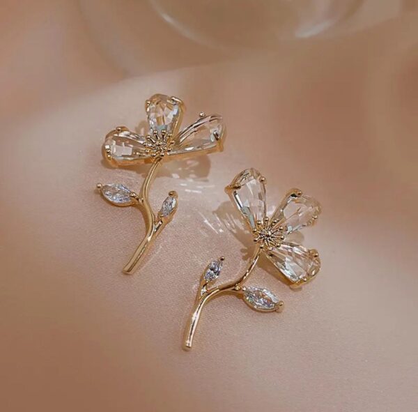 Glass flower premium quality Korean earrings - Image 3
