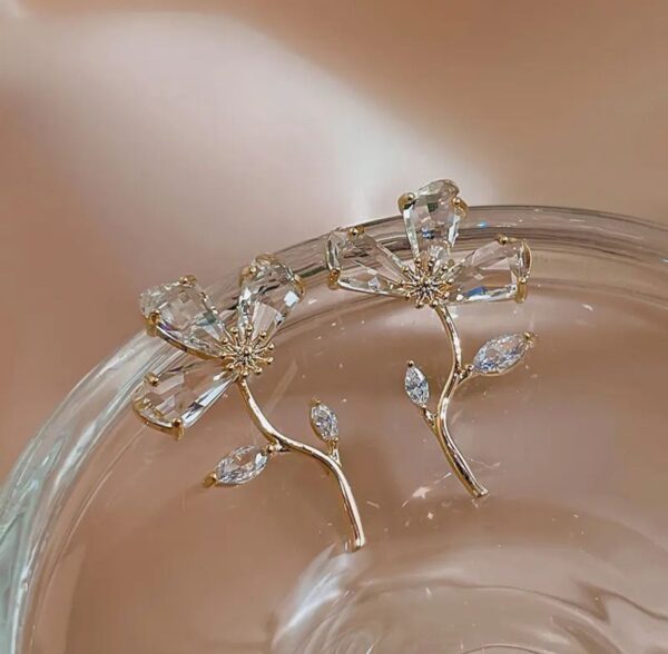 Glass flower premium quality Korean earrings - Image 4