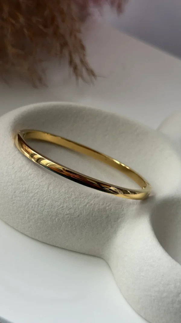 Plain ultra shiny 18k gold plated on Stainless Steel anti tarnish bracelet - Image 2