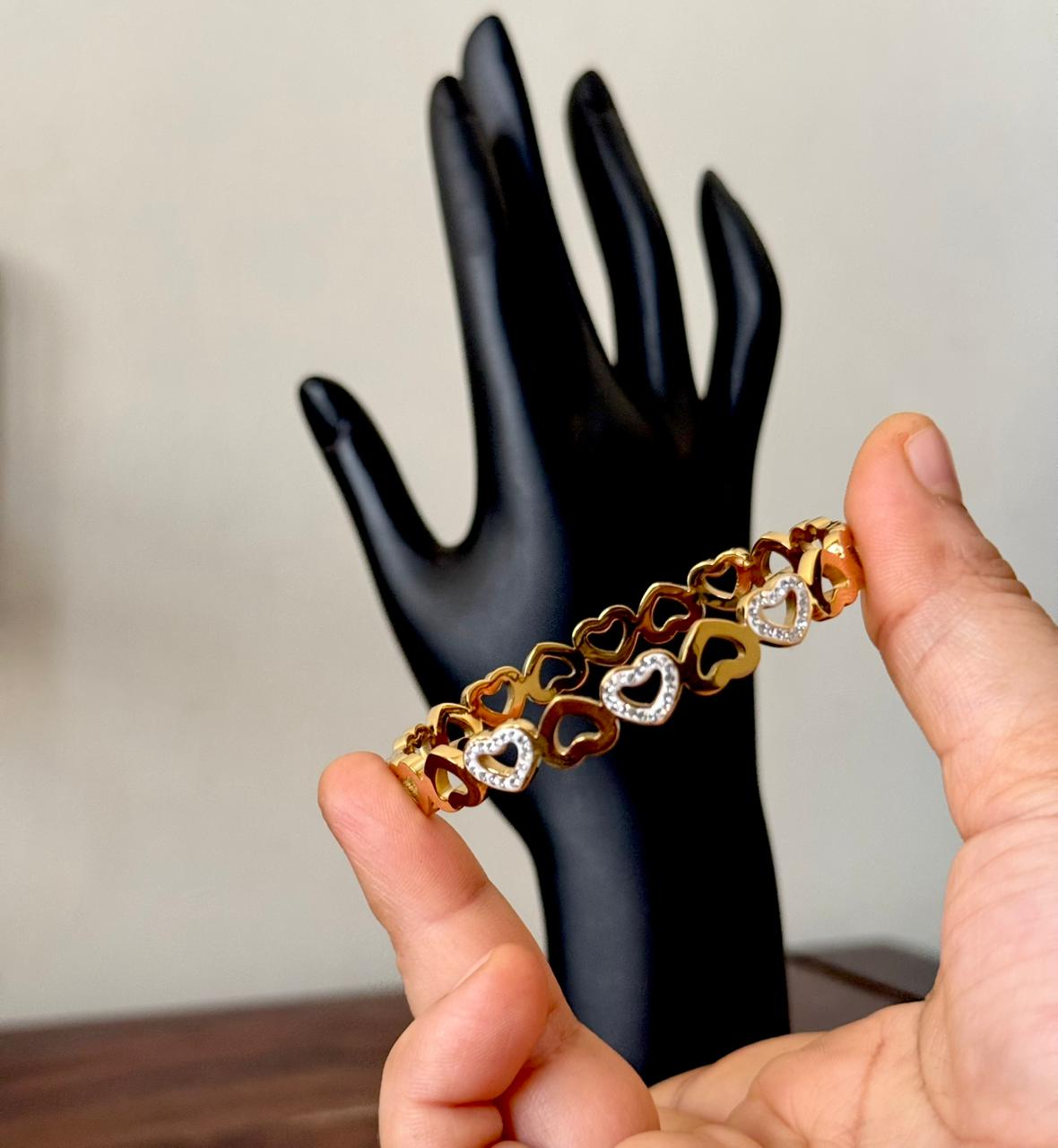 Modern love bracelet 18k gold plated on Stainless Steel anti tarnish bracelet - Image 4