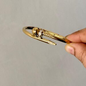 Bolt style Nail bracelet 18k gold plated on Stainless Steel anti tarnish bracelet