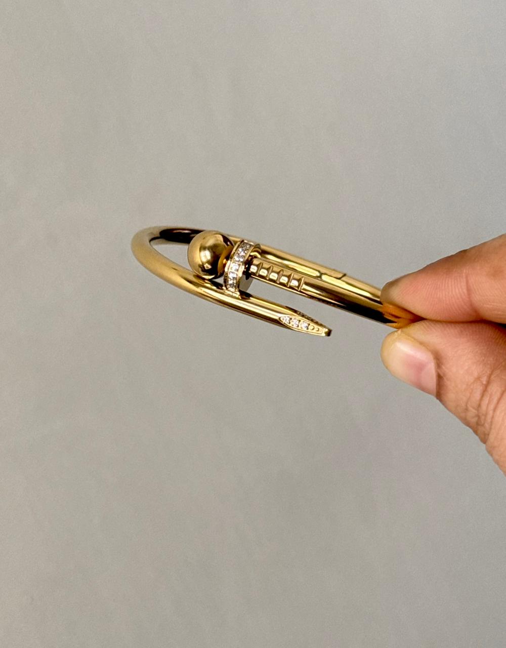 Bolt style Nail bracelet 18k gold plated on Stainless Steel anti tarnish bracelet